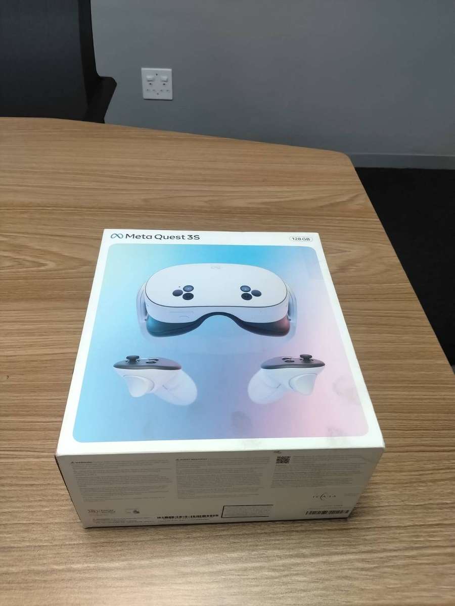 Oculus Quest 3S - 128GB New Sealed