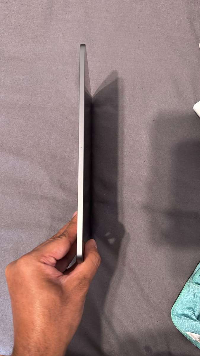 iPad Pro (11-inch, 2021, 3rd Generation) M1 Wi-Fi 128 GB MINT AS NEW