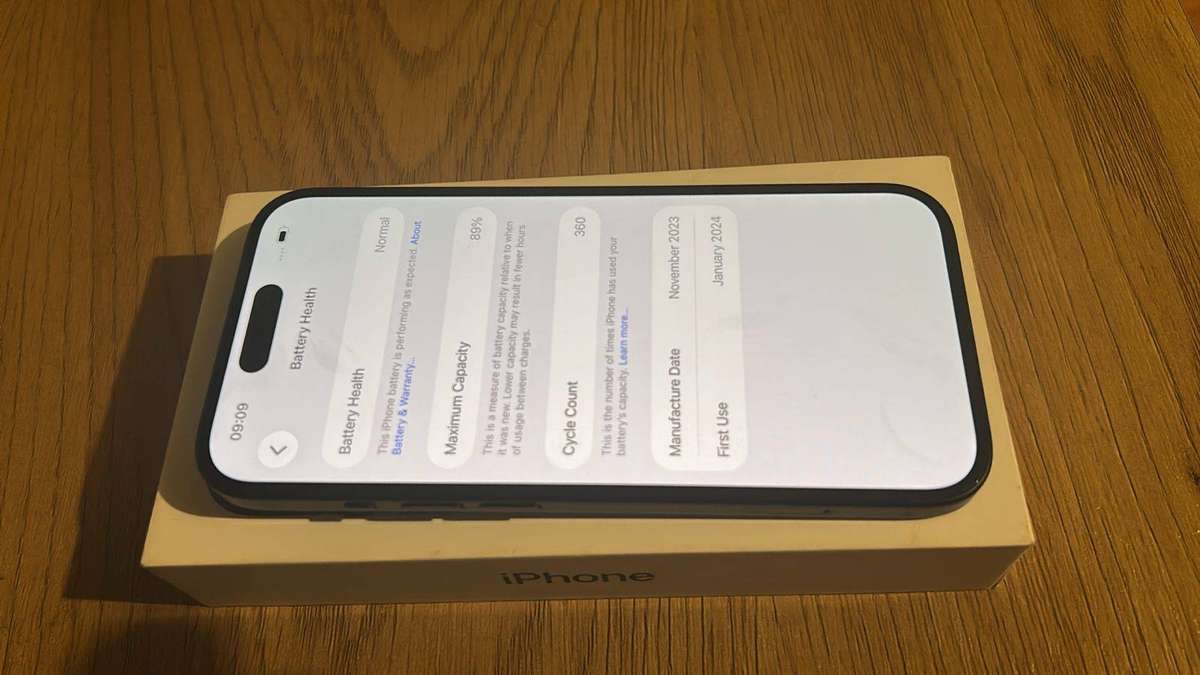 Apple iPhone 15 128GB Black  Excellent Condition  89% batt health.