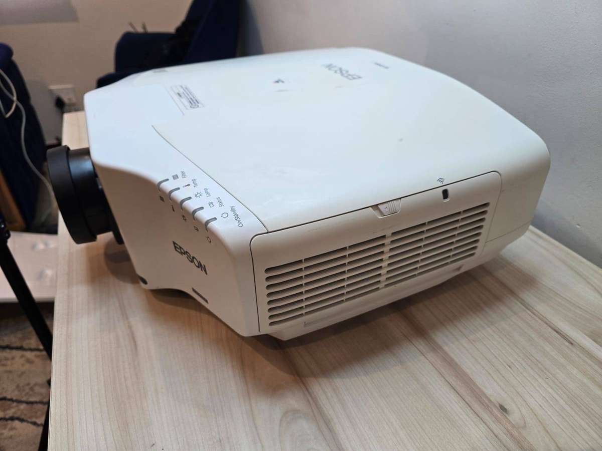 Epson EB-G7900U WUXGA Professional Projector | Large Venue | Ultra Bright | Low Lamp Hours