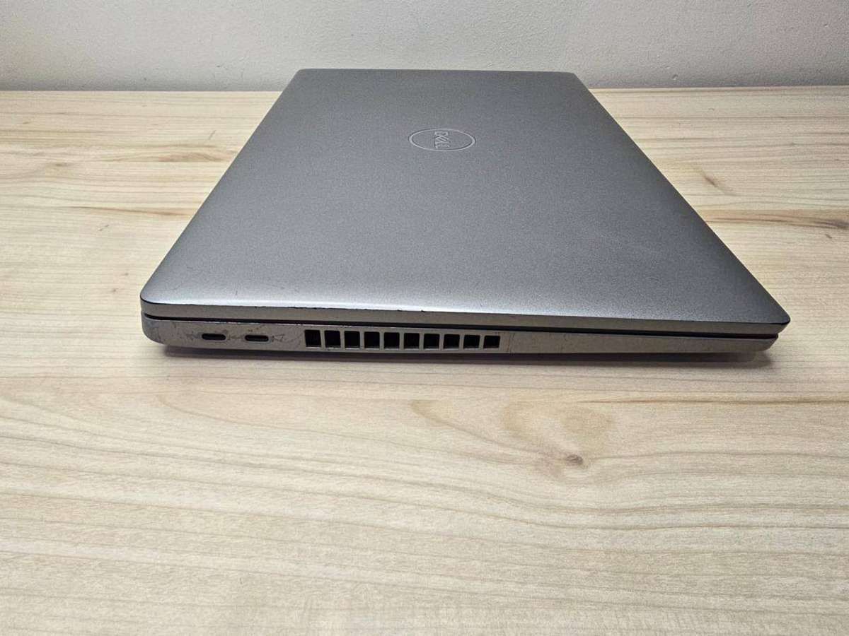 Dell Latitude 5520 i5 11th Gen | 8GB | 256GB SSD | LTE | Iris Xe | 15.6 FHD