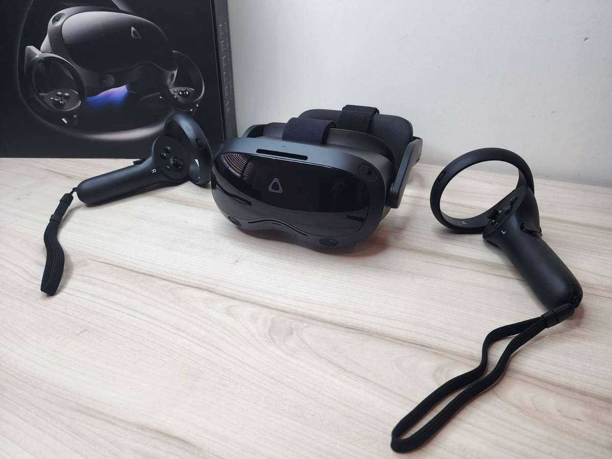 HTC Vive Focus 3 Standalone VR Headset Kit (99HASY000-00) | 5K Resolution | Snapdragon XR2 |