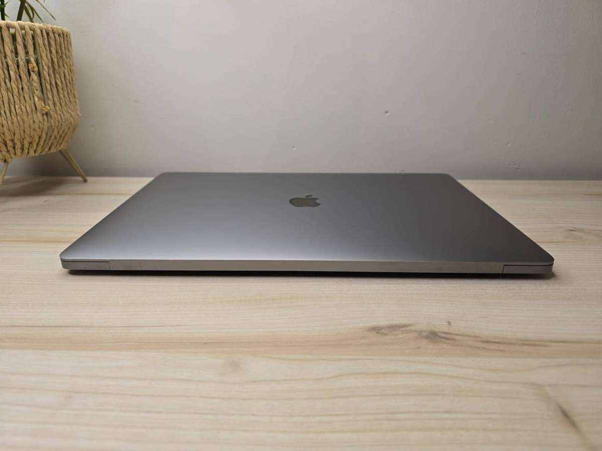 APPLE MACBOOK PRO 16 2019 | i7 6-CORE | 16GB RAM | 512GB SSD | TOUCH BAR