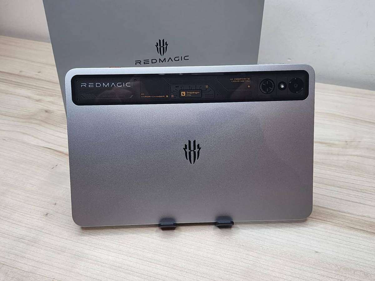 REDMAGIC Astra Gaming Tablet 12GB RAM 256GB | Snapdragon | Mint Condition |