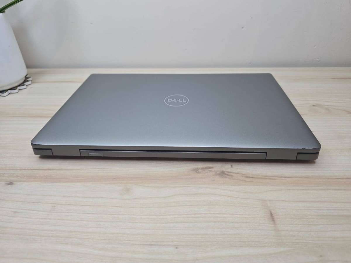 Dell Latitude 5530 LTE | i5-1235U 12th Gen vPro, 8GB/256GB SSD, Iris Xe | 15.6