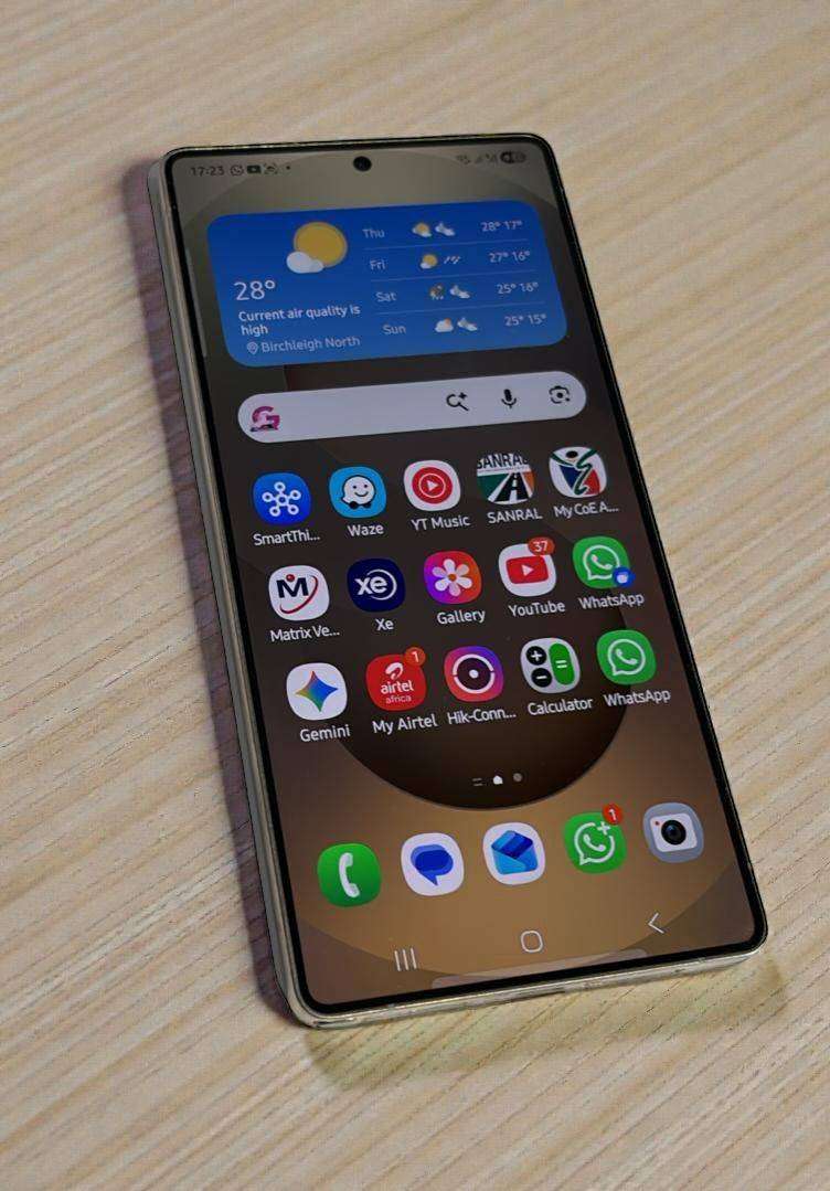 Samsung Galaxy S25 Ultra 5G 256GB  12GB Ram Titanium Black Mint