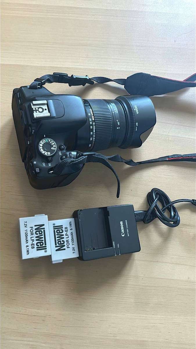 Canon EOS 600D DSLR Camera + Sigma 18-250mm Zoom Lens  2 Batteries + Charger