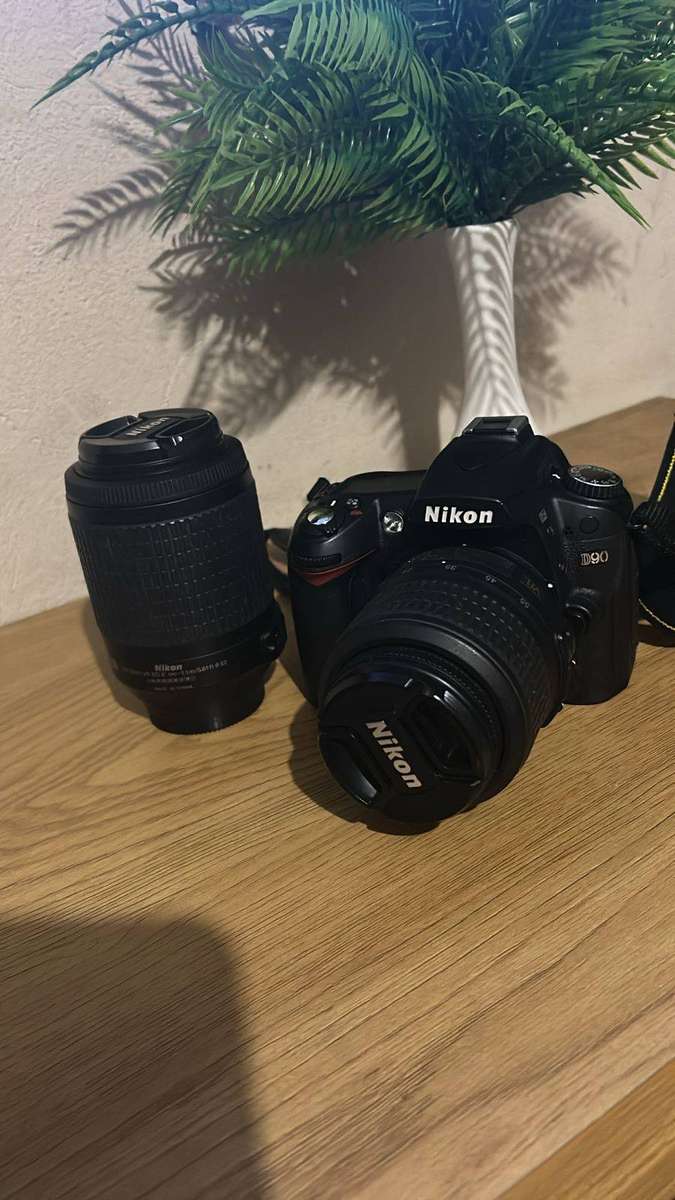 Nikon D90 DSLR Kit + 18-55mm VR + 55-200mm VR Twin Lens Kit + Bag