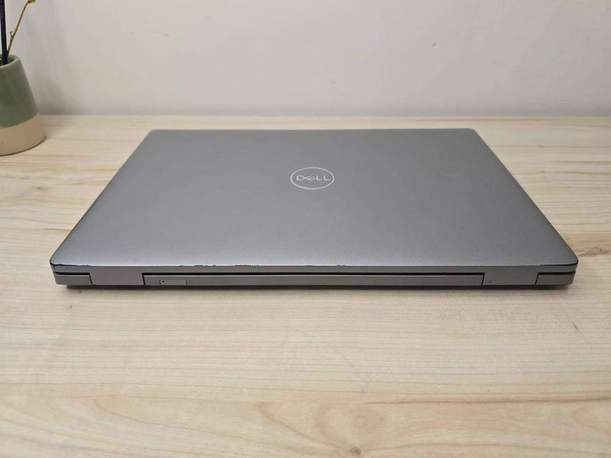 Dell Latitude 5530 LTE | i5-1235U 12th Gen vPro, 8GB/256GB SSD, Iris Xe | 15.6