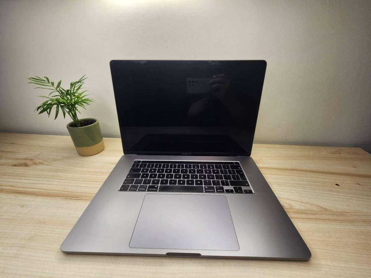 APPLE MACBOOK PRO 16 2019 | i7 6-CORE | 16GB RAM | 512GB SSD | TOUCH BAR