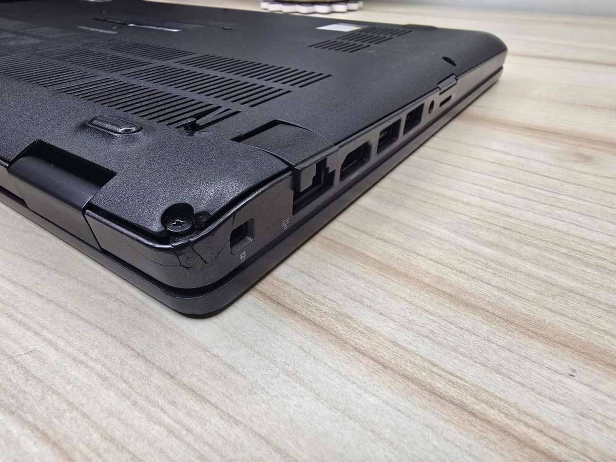 Dell Latitude 5400 i5 8th gen 8gb ram 256gb ssd lte