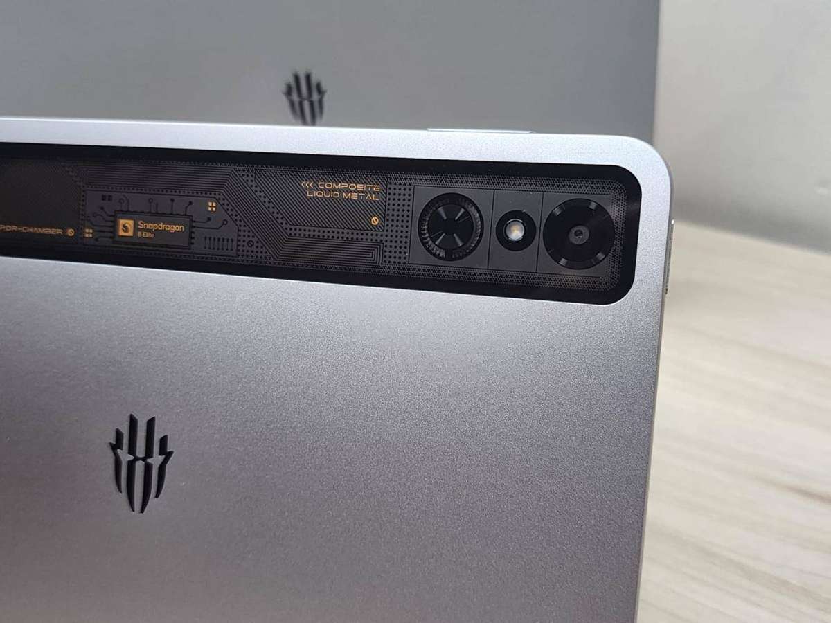 REDMAGIC Astra Gaming Tablet 12GB RAM 256GB | Snapdragon | Mint Condition |