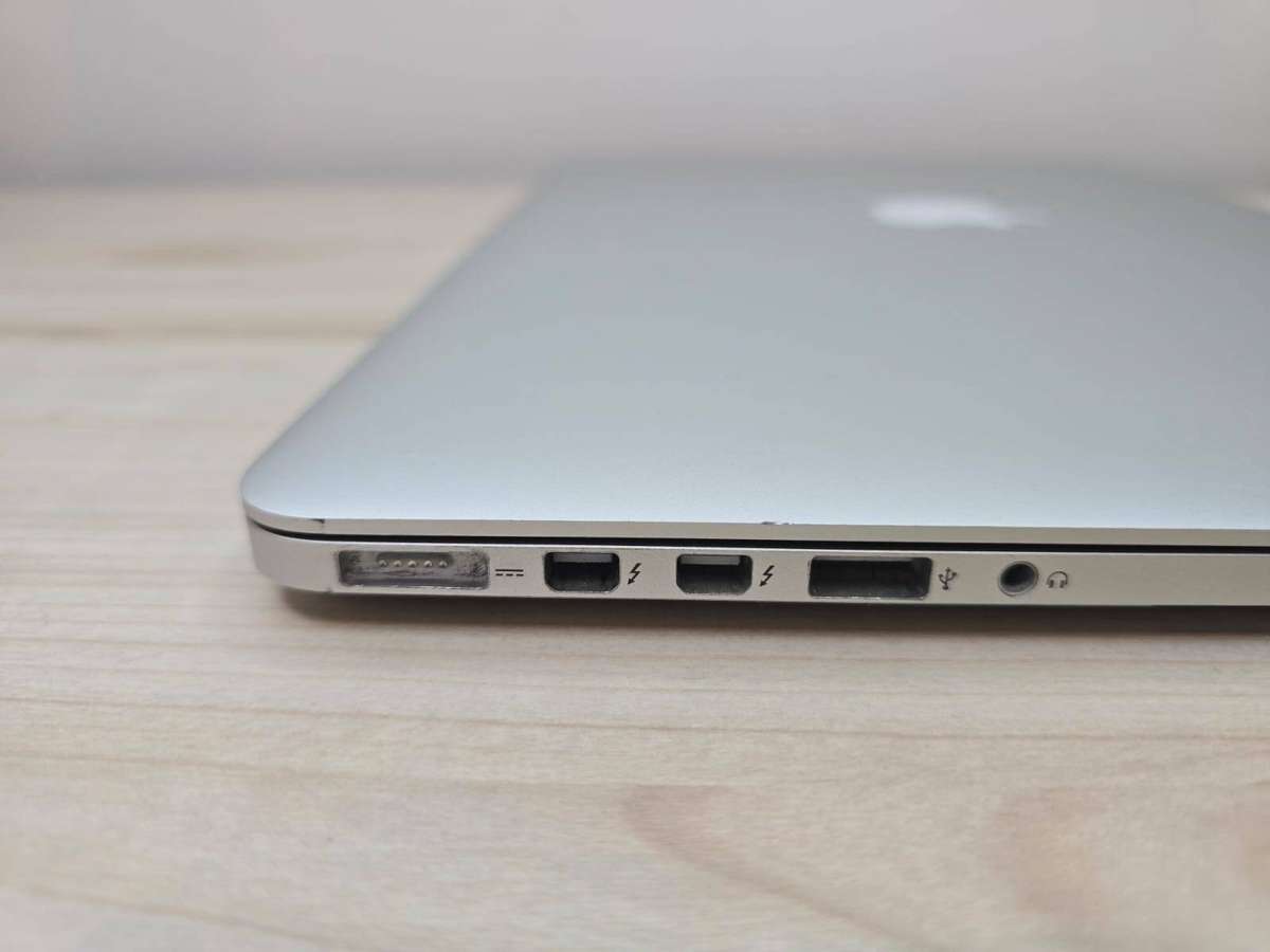 MacBook Pro 15 i7 QUAD  RETINA  SSD  BIG SCREEN DEAL