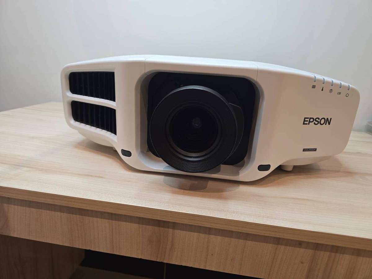 Epson EB-G7900U WUXGA Professional Projector | Large Venue | Ultra Bright | Low Lamp Hours
