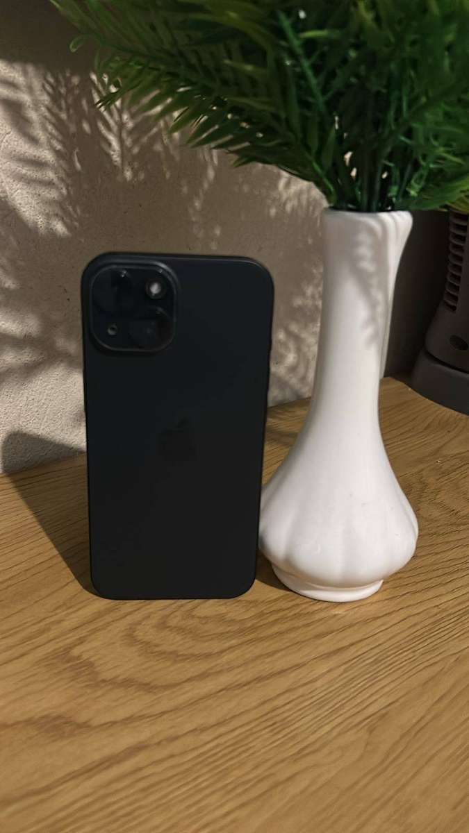 Apple iPhone 15 128GB Black  Excellent Condition  89% batt health.