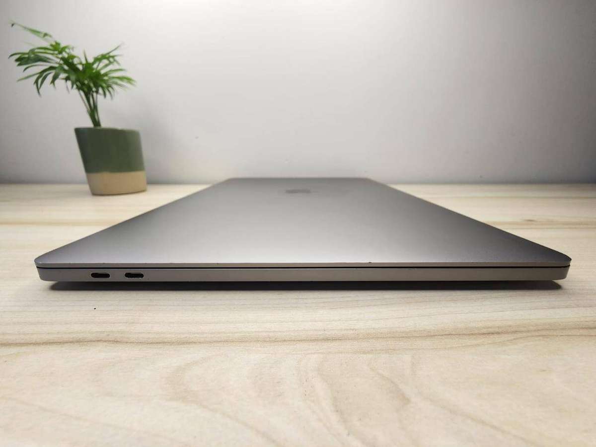 APPLE MACBOOK PRO 16 2019 | i7 6-CORE | 16GB RAM | 512GB SSD | TOUCH BAR