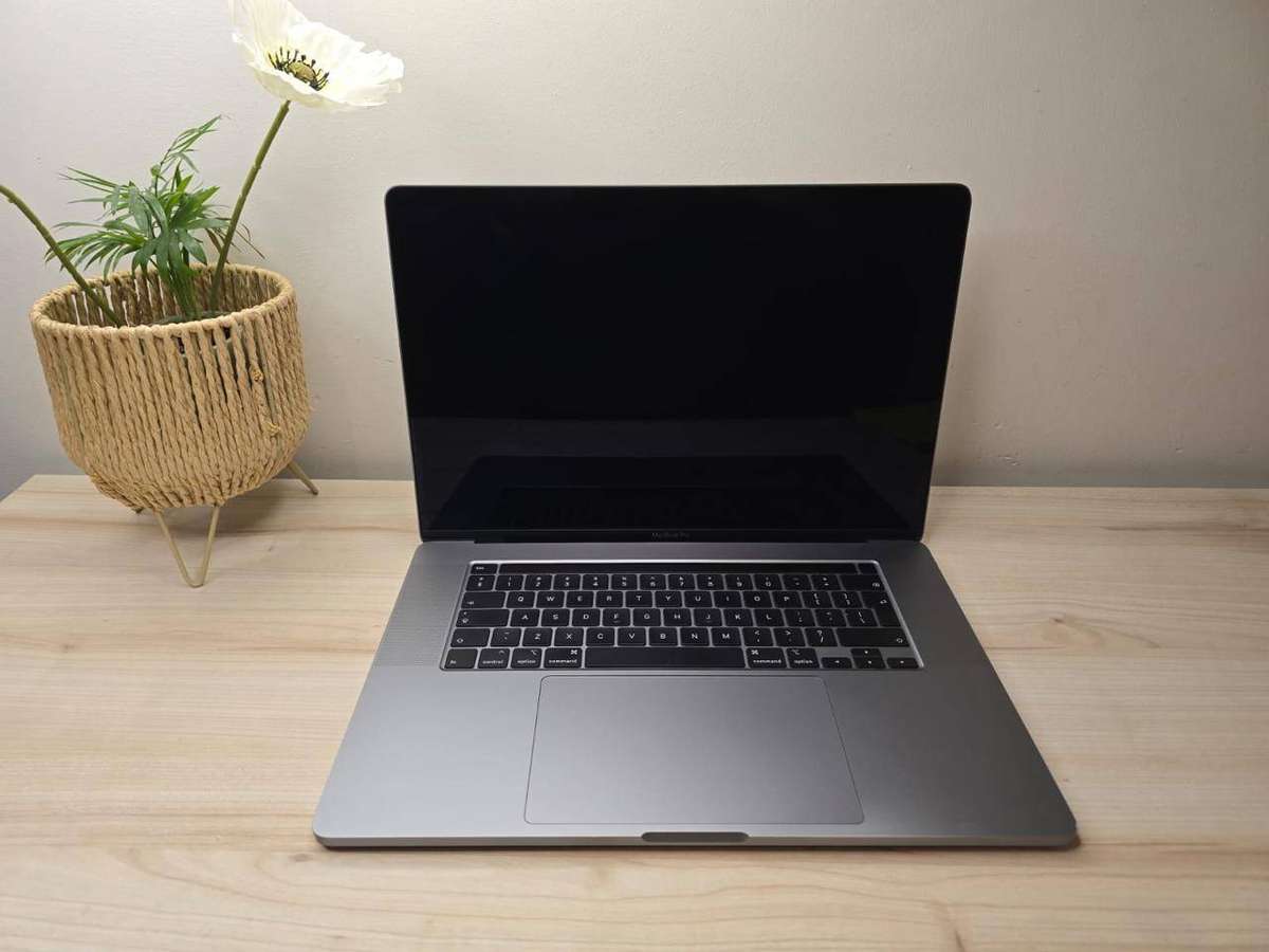 APPLE MACBOOK PRO 16 2019 | i7 6-CORE | 16GB RAM | 512GB SSD | TOUCH BAR