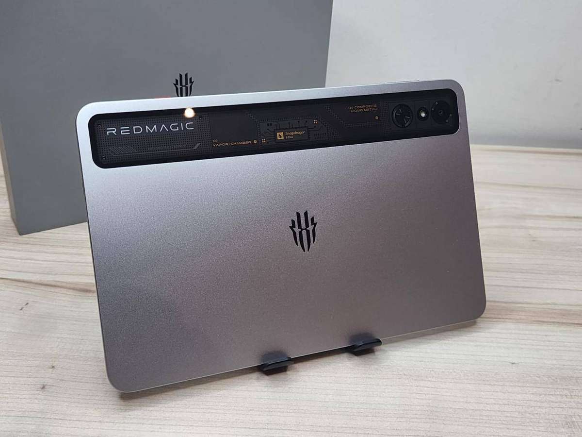 REDMAGIC Astra Gaming Tablet 12GB RAM 256GB | Snapdragon | Mint Condition |