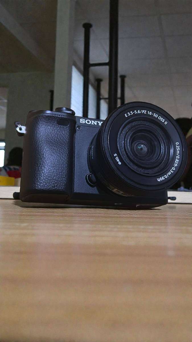 SONY A6400 24.2MP 4K MIRRORLESS CAMERA + 16-50MM OSS II LENS + SONY GP-VPT2BT GRIP