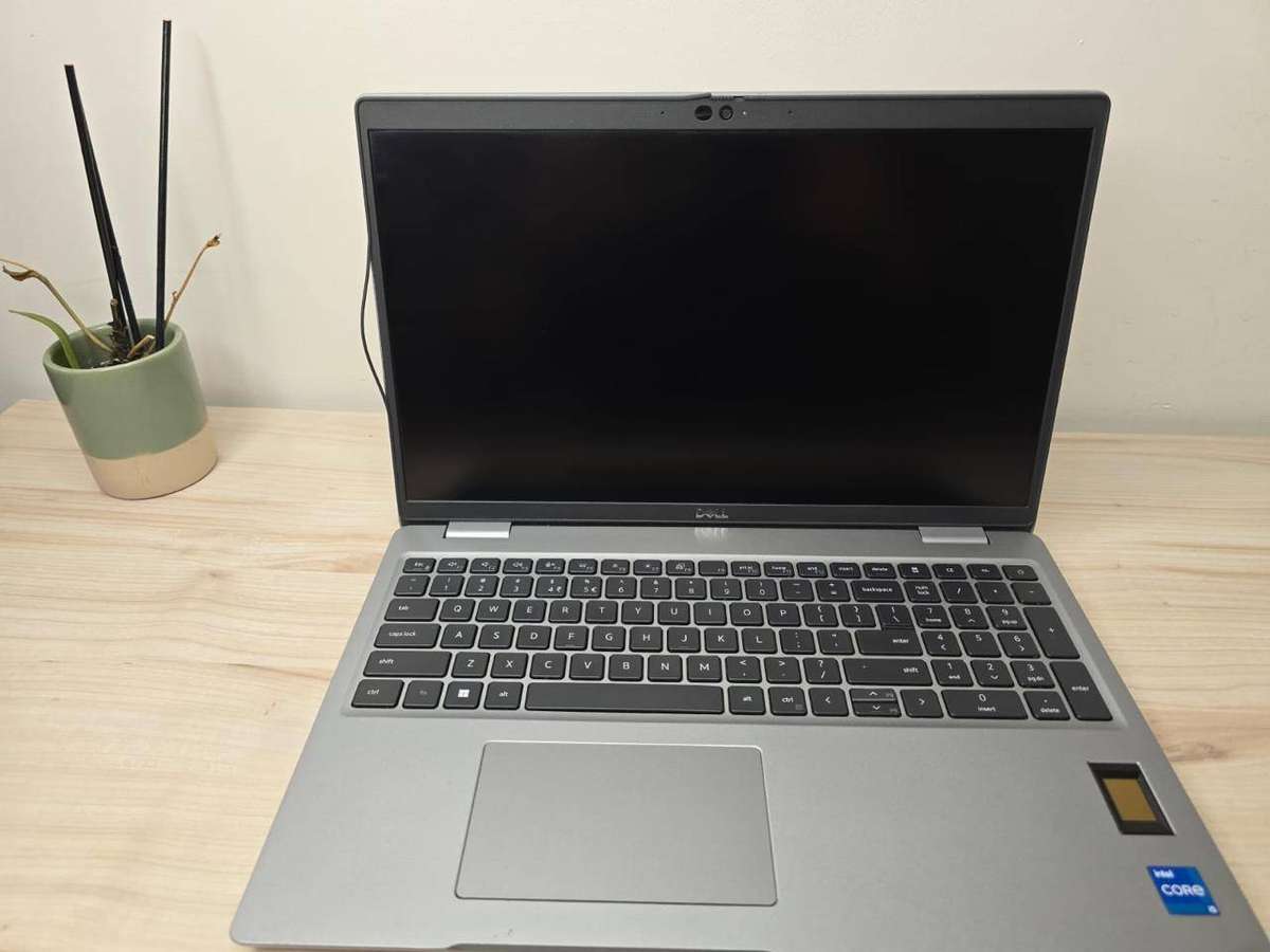 Dell Latitude 5530 LTE | i5-1235U 12th Gen vPro, 8GB/256GB SSD, Iris Xe | 15.6