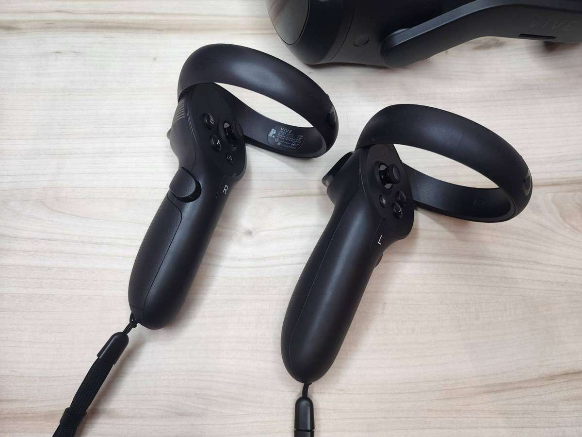 HTC Vive Focus 3 Standalone VR Headset Kit (99HASY000-00) | 5K Resolution | Snapdragon XR2 |