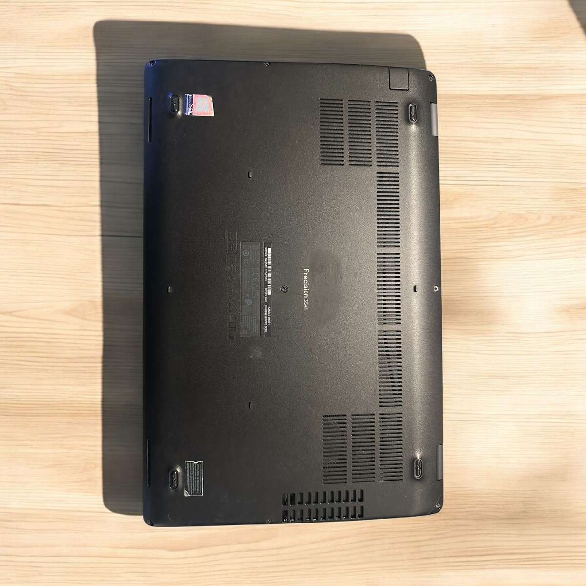 Dell Precision 3541  i7-9750H / 15.6 FHD / 32GB RAM / 512GB SSD / 1TB HDD/Quadro P620 4GB/4G LTE