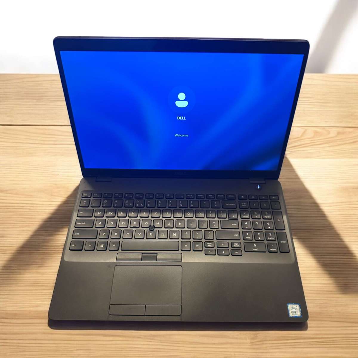 Dell Precision 3541  i7-9750H / 15.6 FHD / 32GB RAM / 512GB SSD / 1TB HDD/Quadro P620 4GB/4G LTE