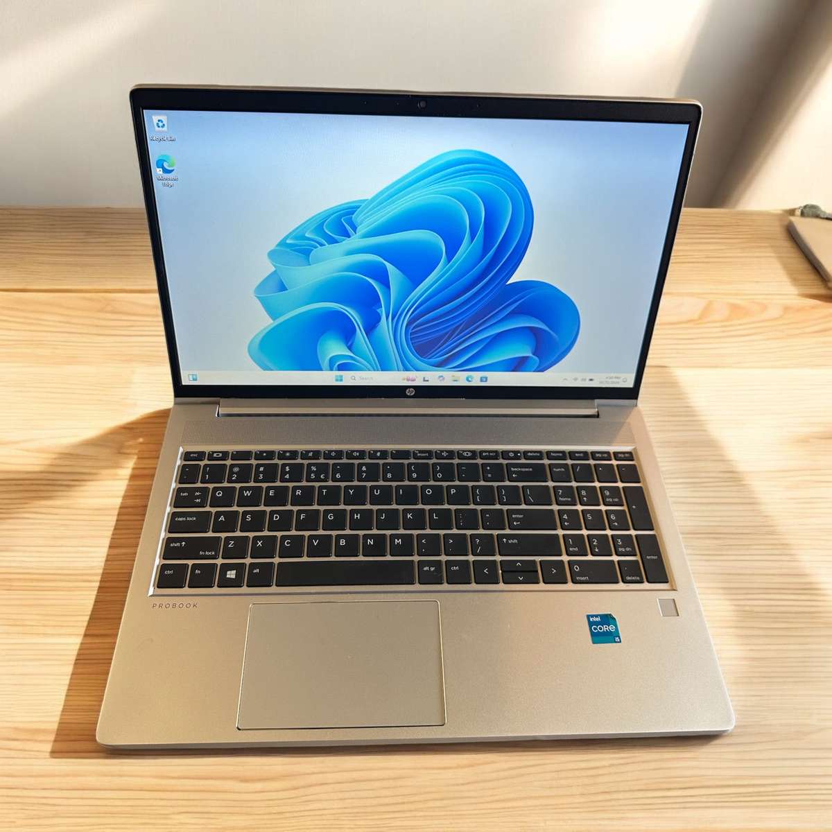 HP ProBook 450 G8 , 15.6` Notebook - 11th Gen Intel Core i5-1135G7, 256GB SSD, 8GB RAM Xe Graphics