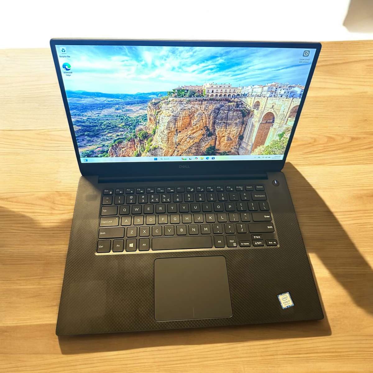 Dell Precision 5540 Mobile Workstation  Core i7-9750H /  / 16GB RAM / 512GB SSD / Quadro T1000