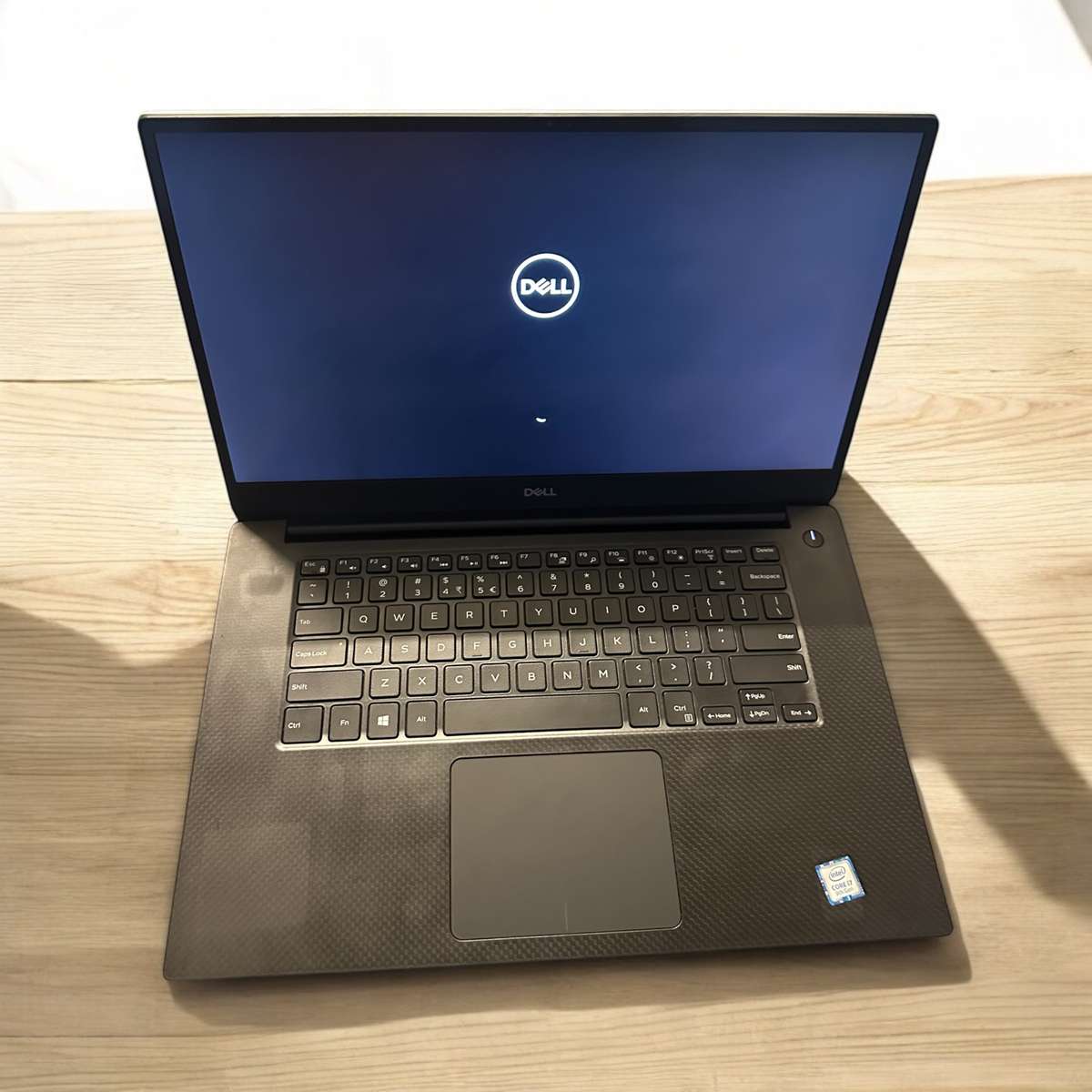 Dell Precision 5540 Mobile Workstation  Core i7-9750H /  / 16GB RAM / 512GB SSD / Quadro T1000