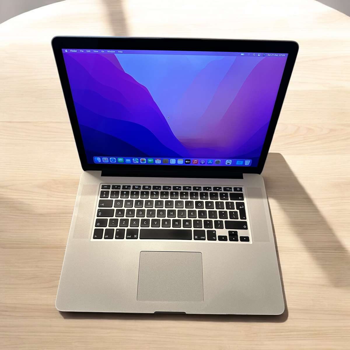 Apple MacBook Pro Retina 15` mid 2015, Intel i7 Quad Core@2.2GHz, 16GB RAM, 251GB SSD, macOS Monter