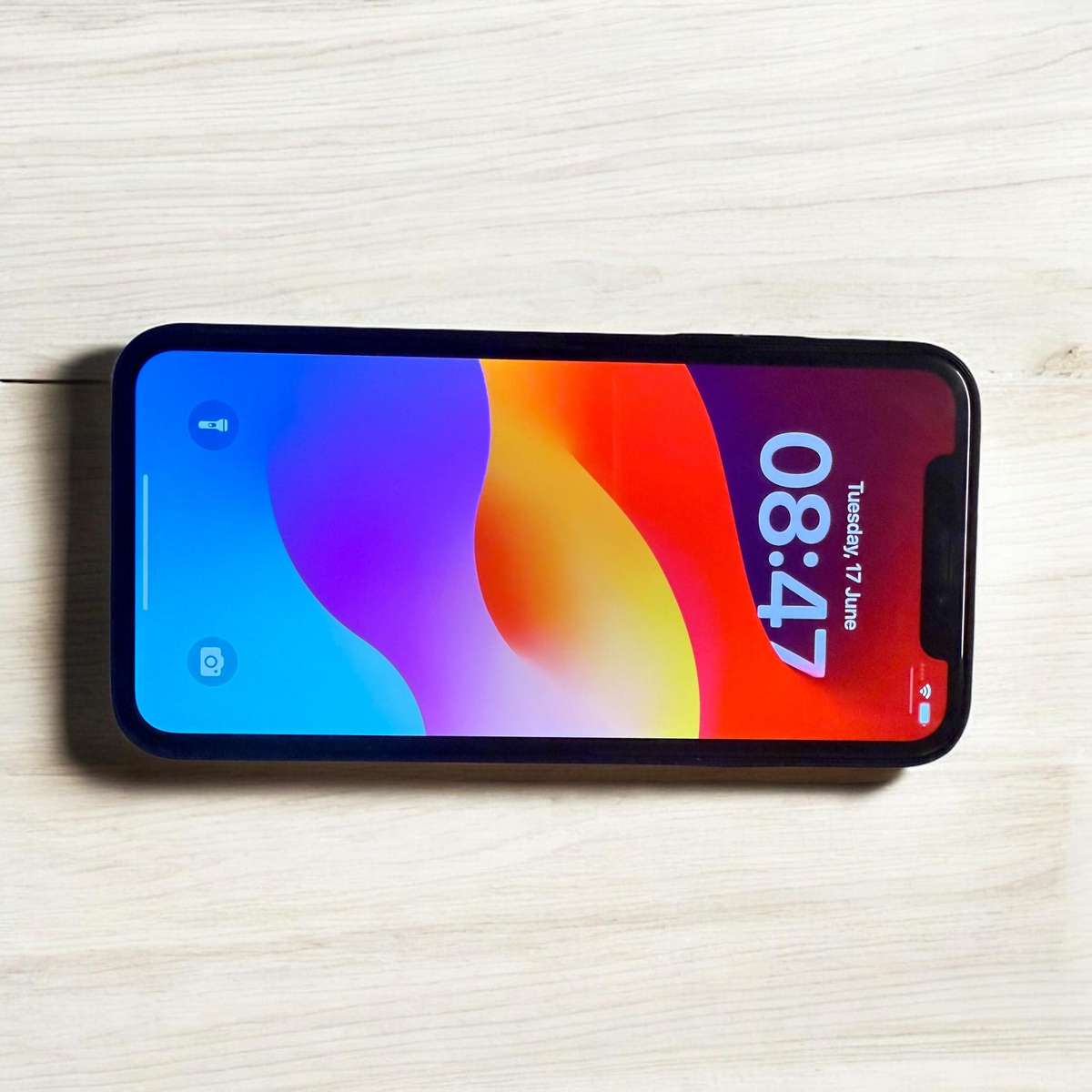 I phone xr 64gb 80% batt health mint