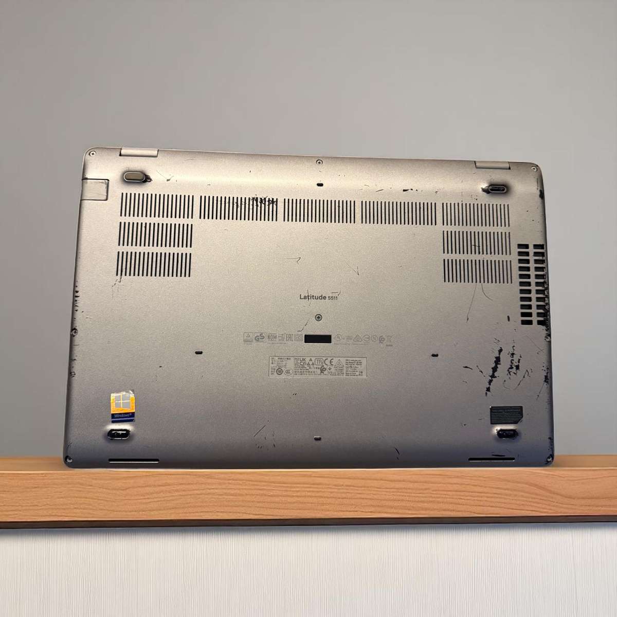 Dell latitude 5511 Core i7 10th gen 16gb ram 512gb ssd Nvidia Geforce Mx 250 lte