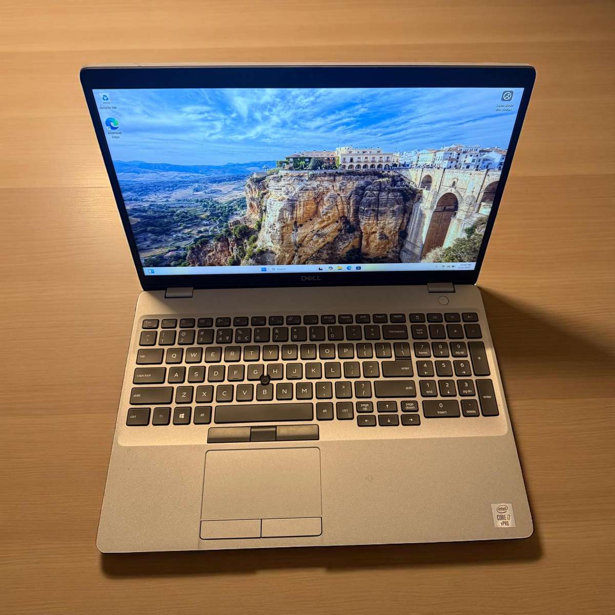 Dell latitude 5511 Core i7 10th gen 16gb ram 512gb ssd Nvidia Geforce Mx 250 lte