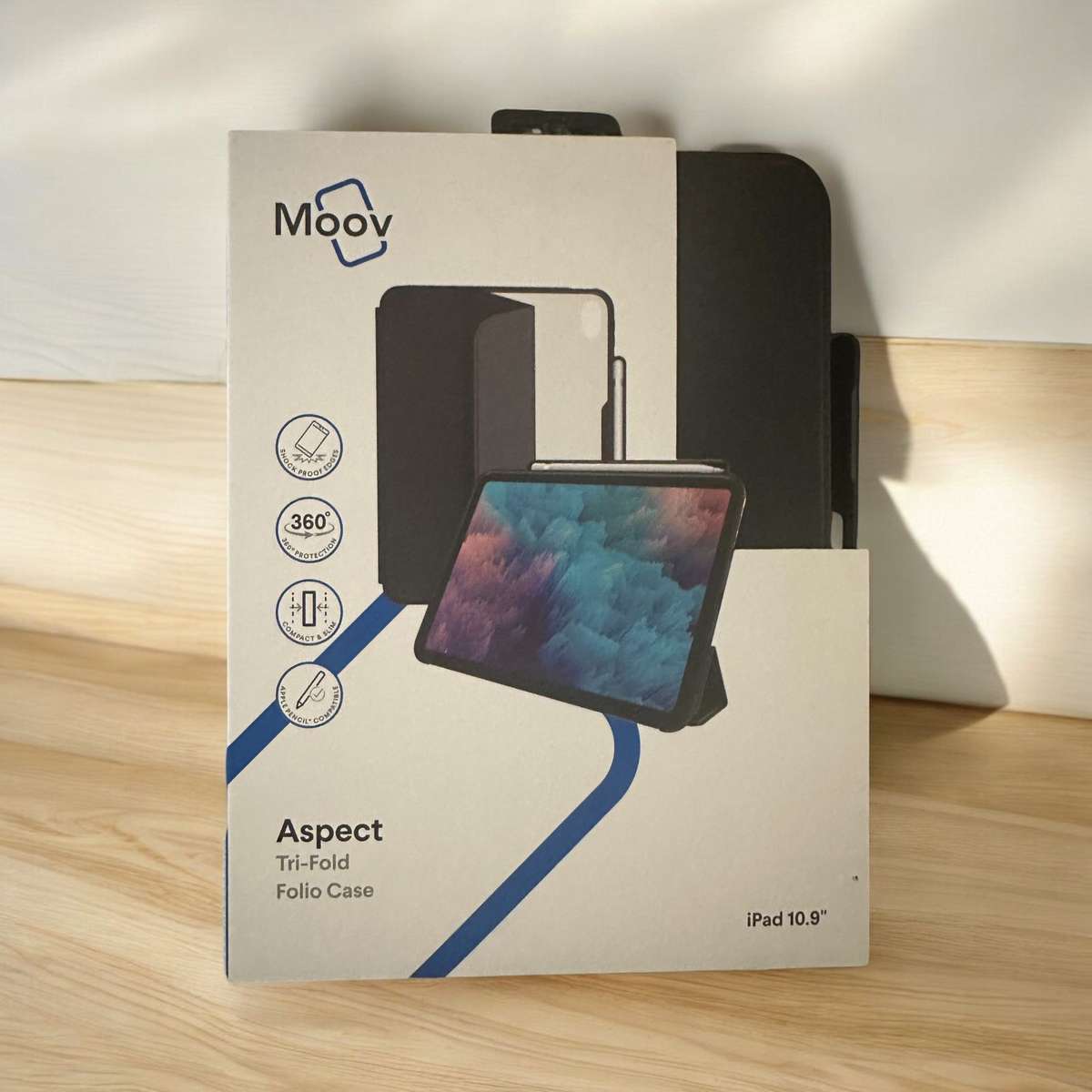 Ipad [10th Gen} WiFi-256GB Silver New Condition With Folio Case