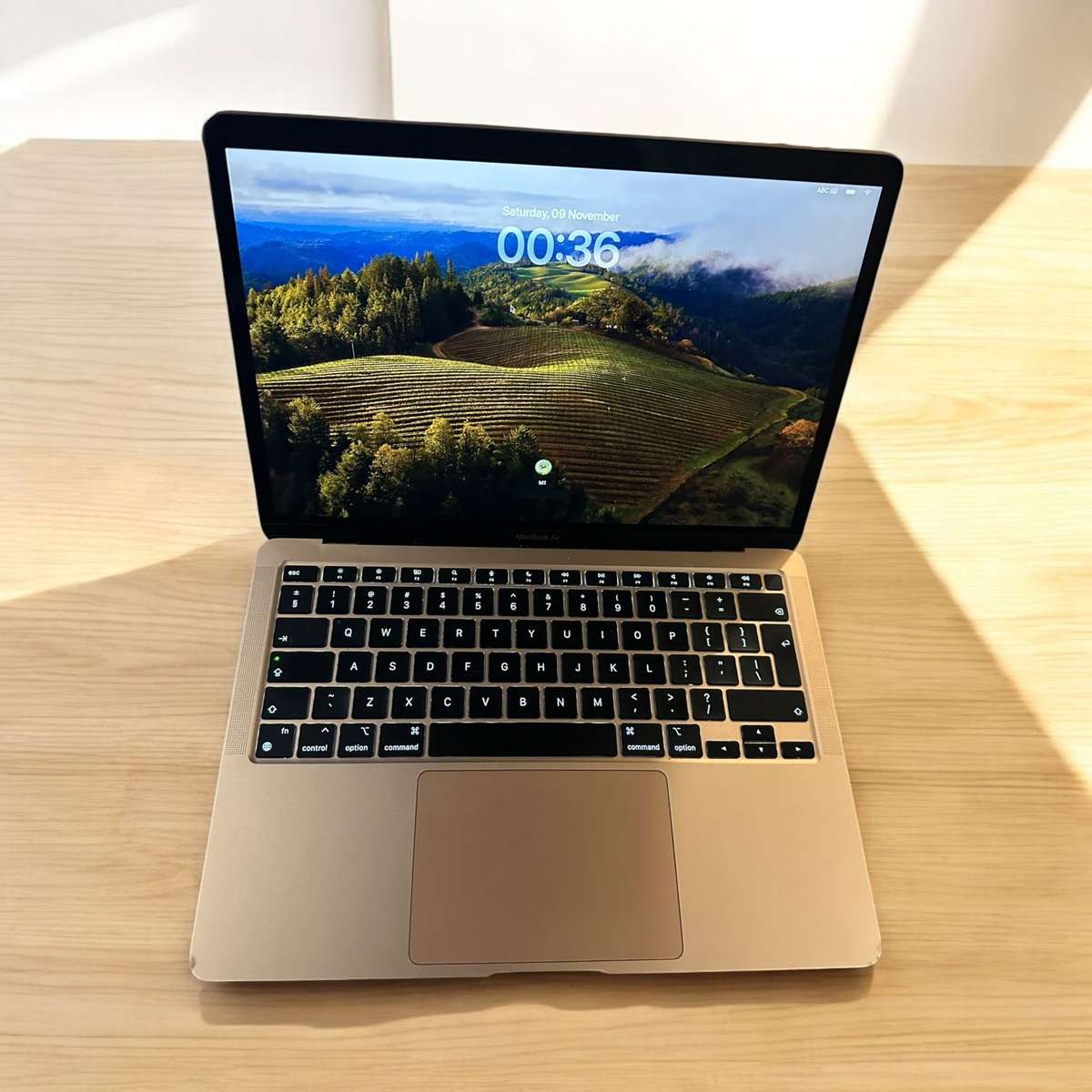 MACBOOK AIR  M1 CHIP 2020 8GB RAM 251GB SSD