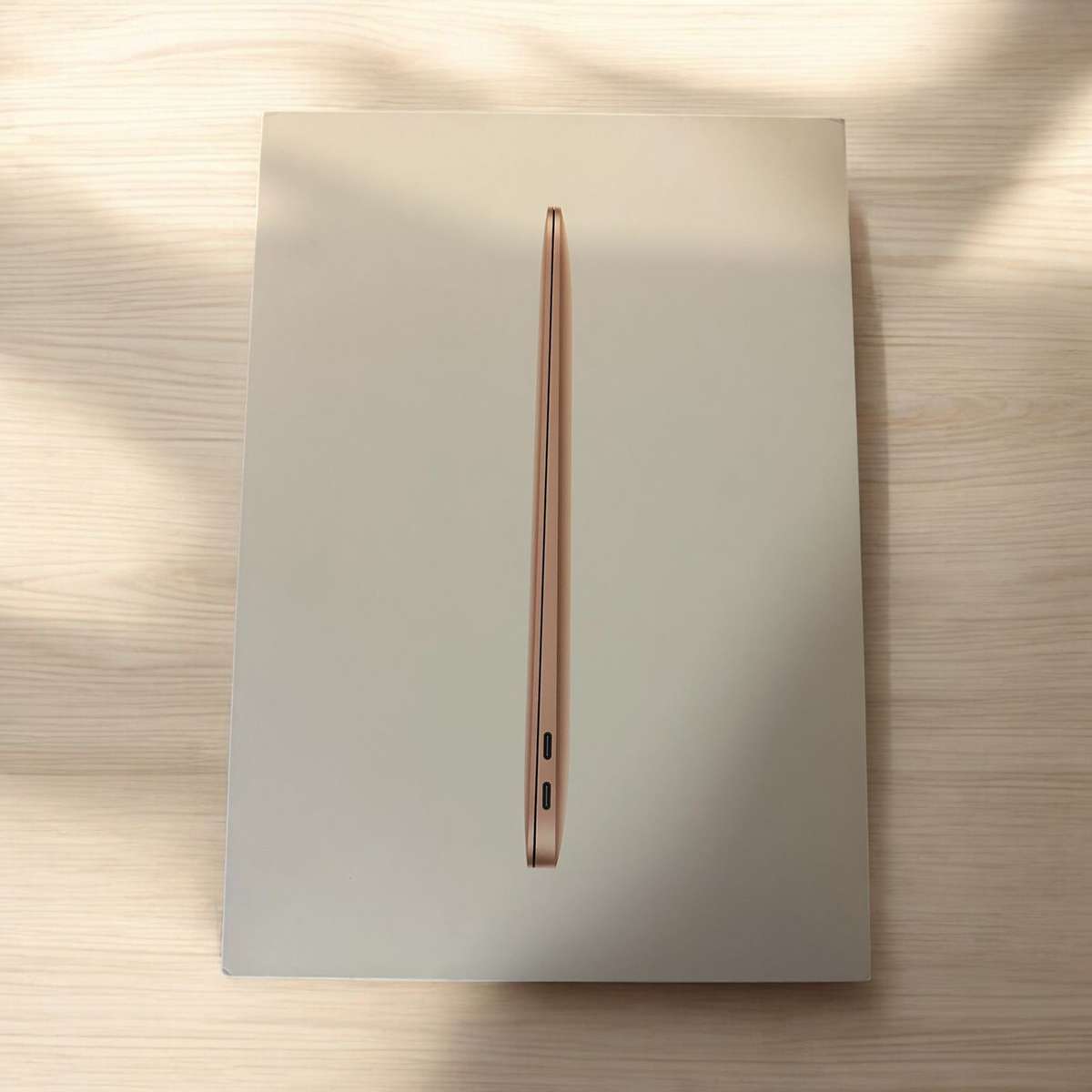 MACBOOK AIR  M1 CHIP 2020 8GB RAM 251GB SSD