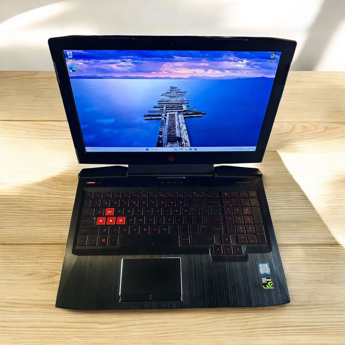 HP OMEN  - 15-ce004ni Gaming laptop 24gb Ram 256gb ssd 2tb Hdd Nvidia Geforce GTX 1060 Max Q Design