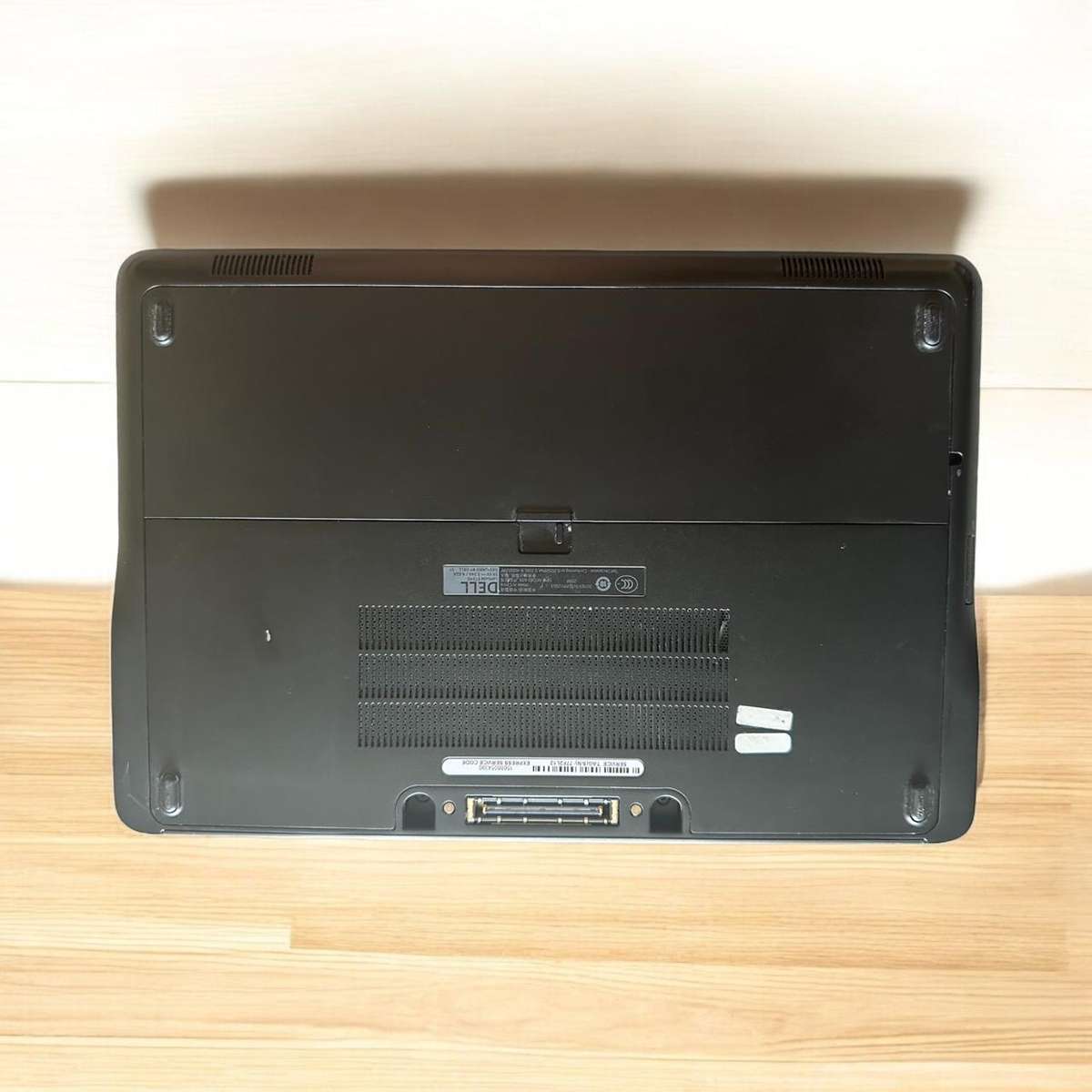 DELL  LATITUDE E7240 core i7 8GB RAM 256GBSSD