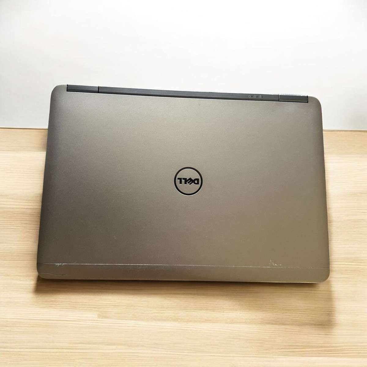 DELL  LATITUDE E7240 core i7 8GB RAM 256GBSSD