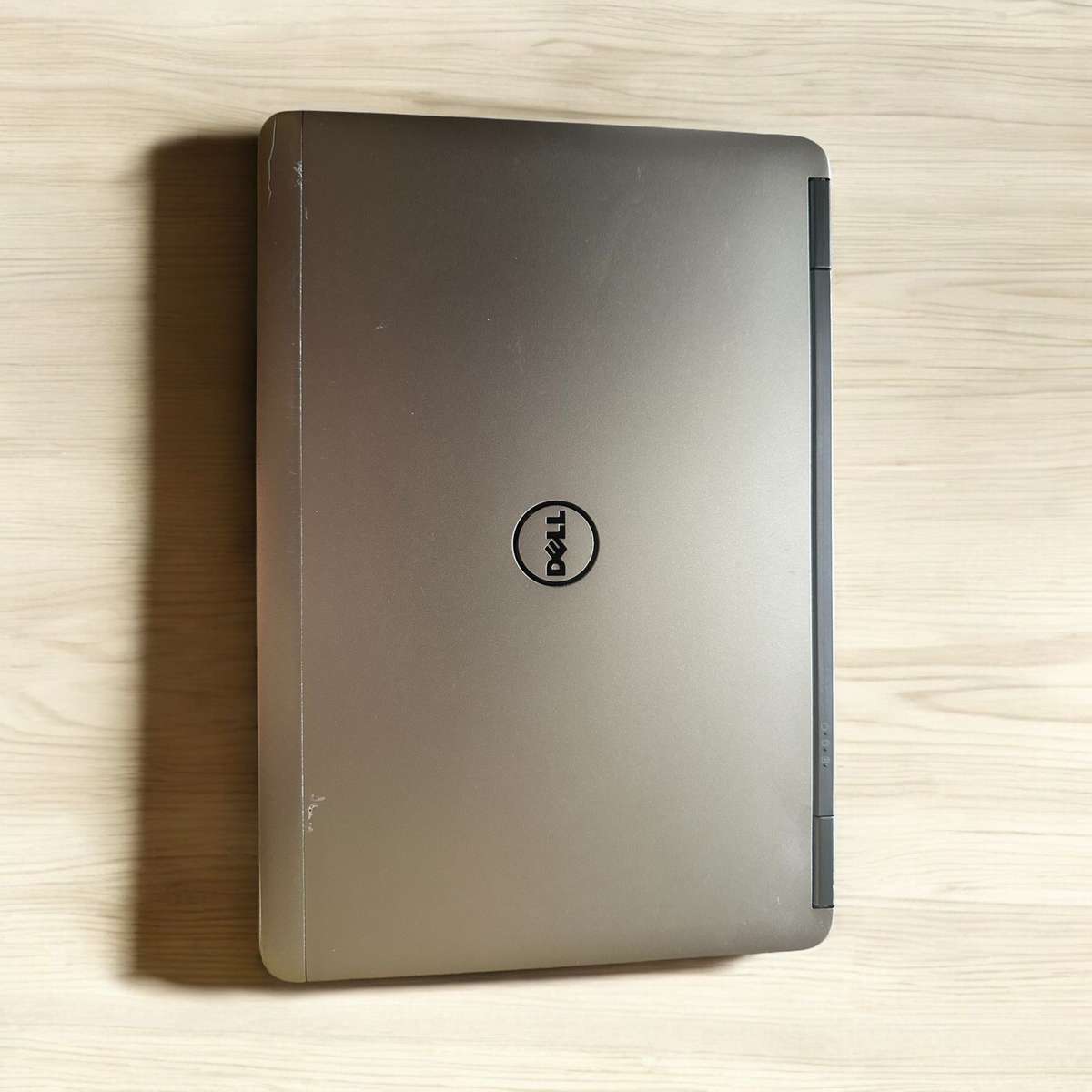 DELL  LATITUDE E7240 core i7 8GB RAM 256GBSSD