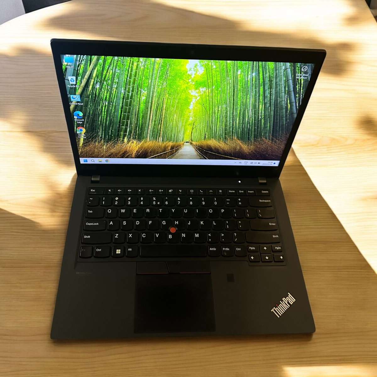 Lenovo ThinkPad T14 Gen 2 Notebook PC  Core i7-1165G7 / 14.0 FHD / 16GB RAM / 512GB SSD LTE