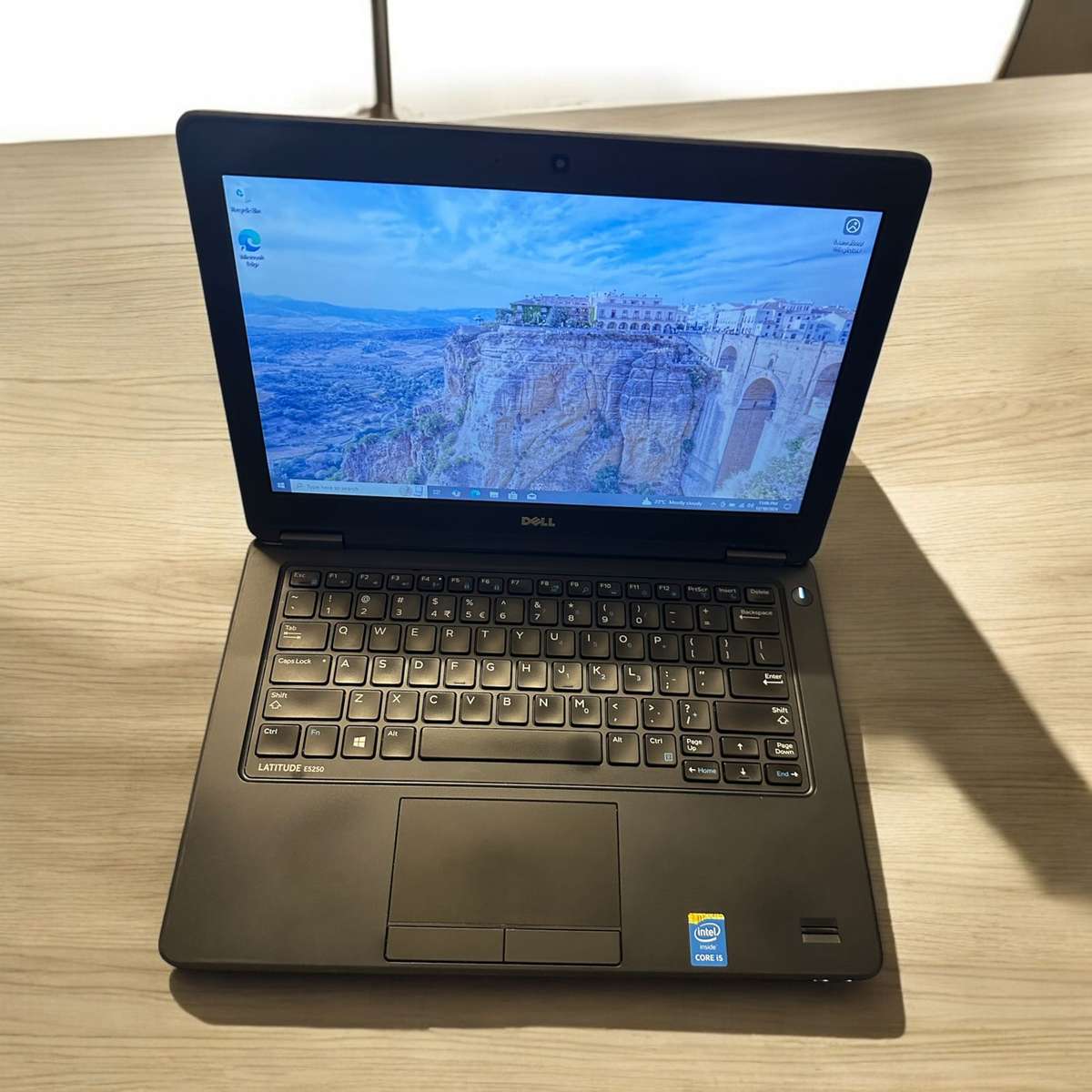 DELL  E5250 12.5'' 8GB RAM 500HDD  NEW BATTERY MINT CONDITION