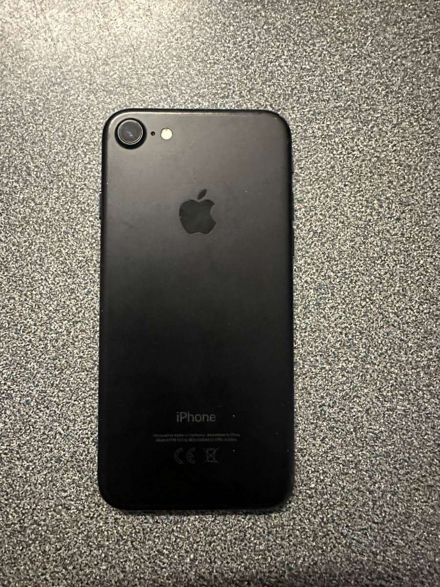 I PHONE 7  32GB 64% BATTERY HEALTH