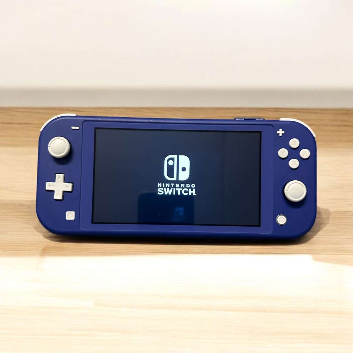 Nintendo Switch Light Model Mod.Hdh-001 With 64gb sd card & 1 game