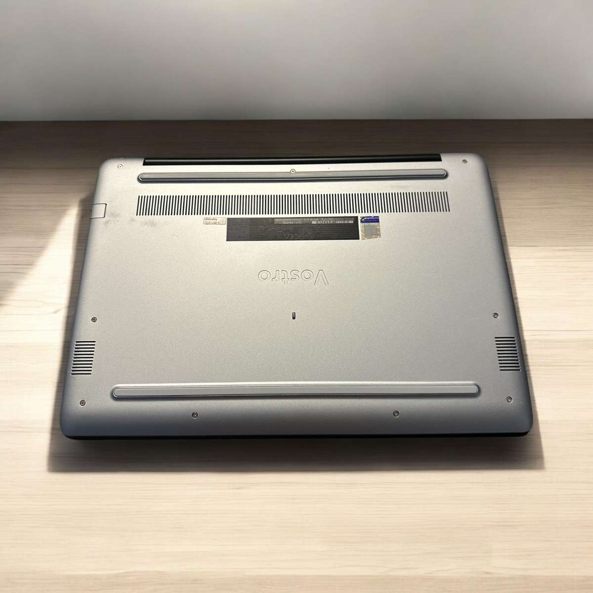 Dell Vostro 5581 8th Gen Intel Core i5-8265U, 8GB RAM 256GBSSD