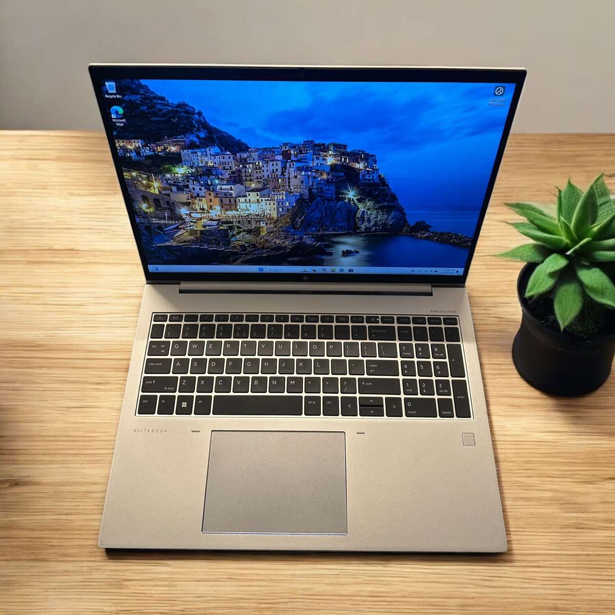 HP EliteBook 865 G10 AMD Ryzen 5 7540U 16inch WUXGA 16GB DDR5 512GB SSD HP WARRANTY MINT