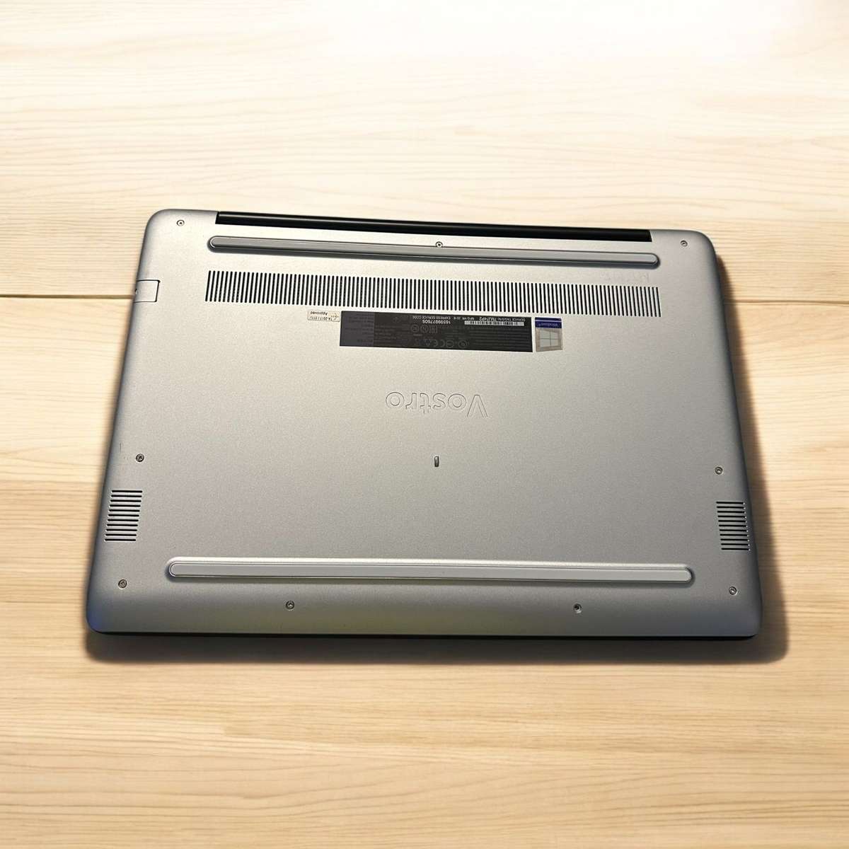 Dell Vostro 5581 8th Gen Intel Core i5-8265U, 8GB RAM 256GBSSD