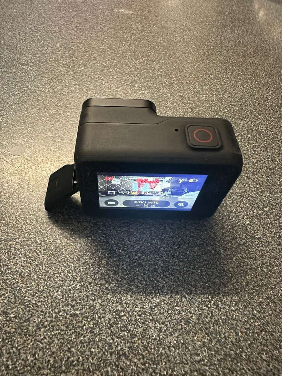 GO PRO HERO 7 BLACK WITH ATTACHMENTS