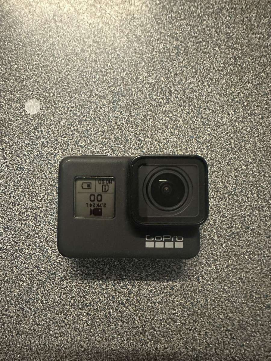 GO PRO HERO 7 BLACK WITH ATTACHMENTS
